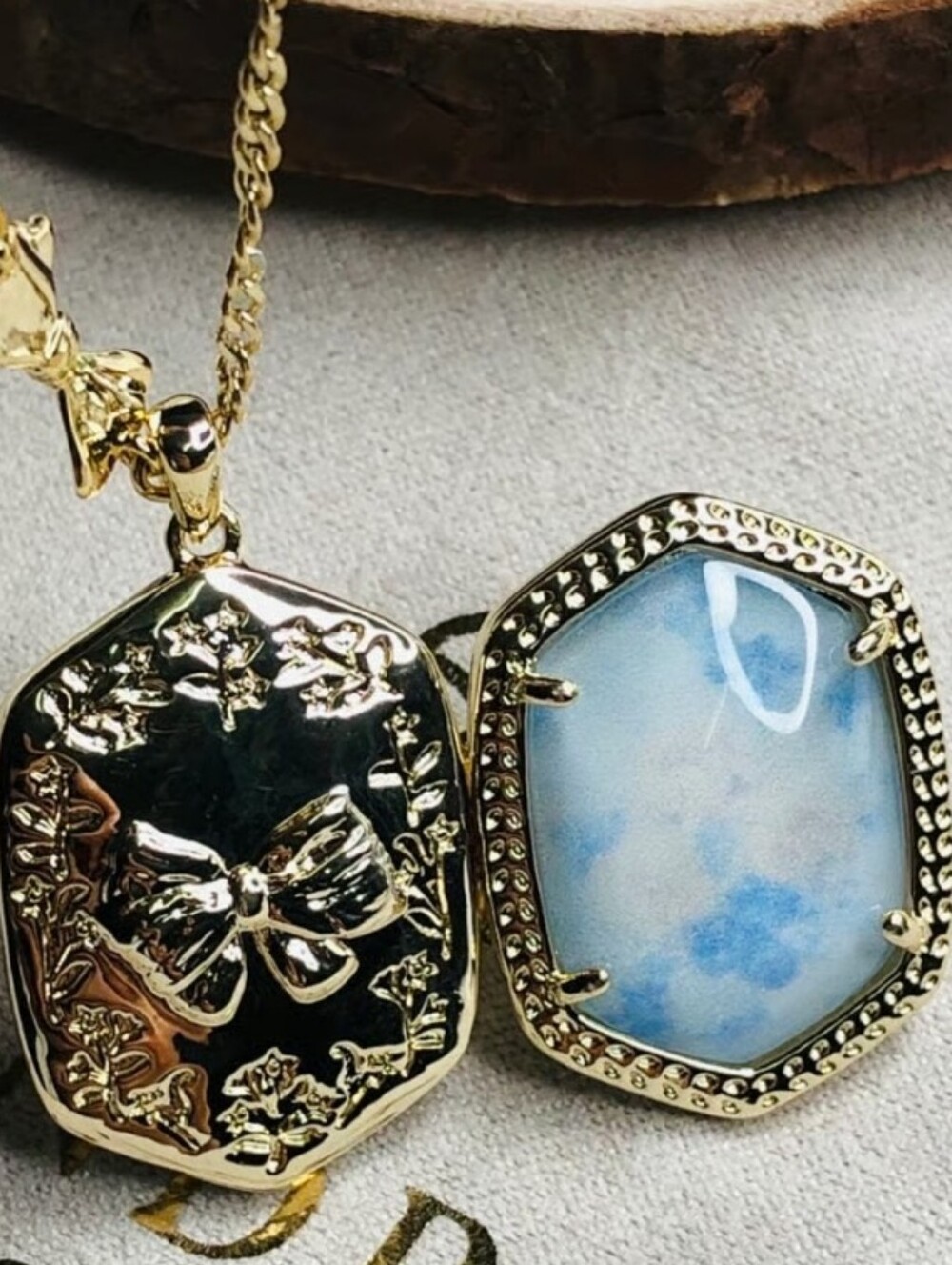 Kendra Scott x LoveShackFancy Daphne Locket Necklace - Picture 4 of 4